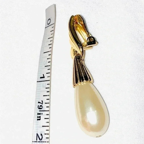 🎀Vintage style Faux  Pearls clips earrings 🎀 - Picture 6 of 7